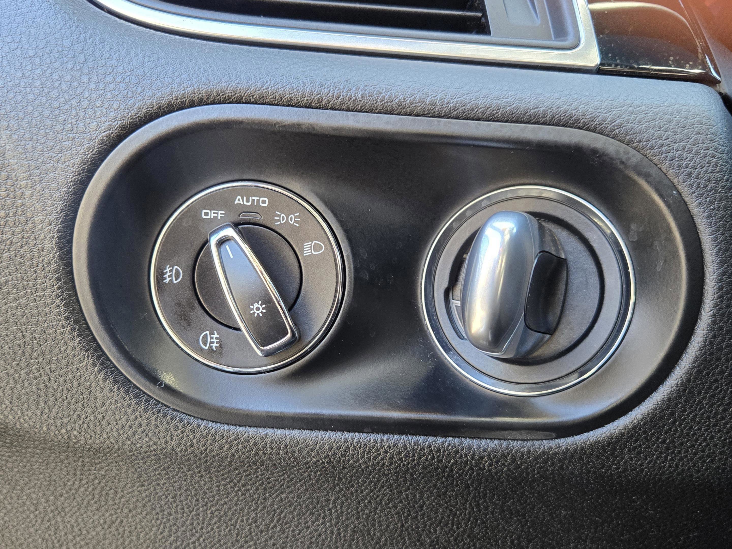 Used 2018 Porsche Macan Turbo image 23