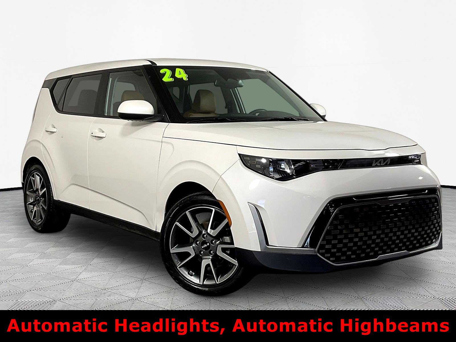 Used 2024 Kia Soul EX w/ Option Group 015 FWD image 3