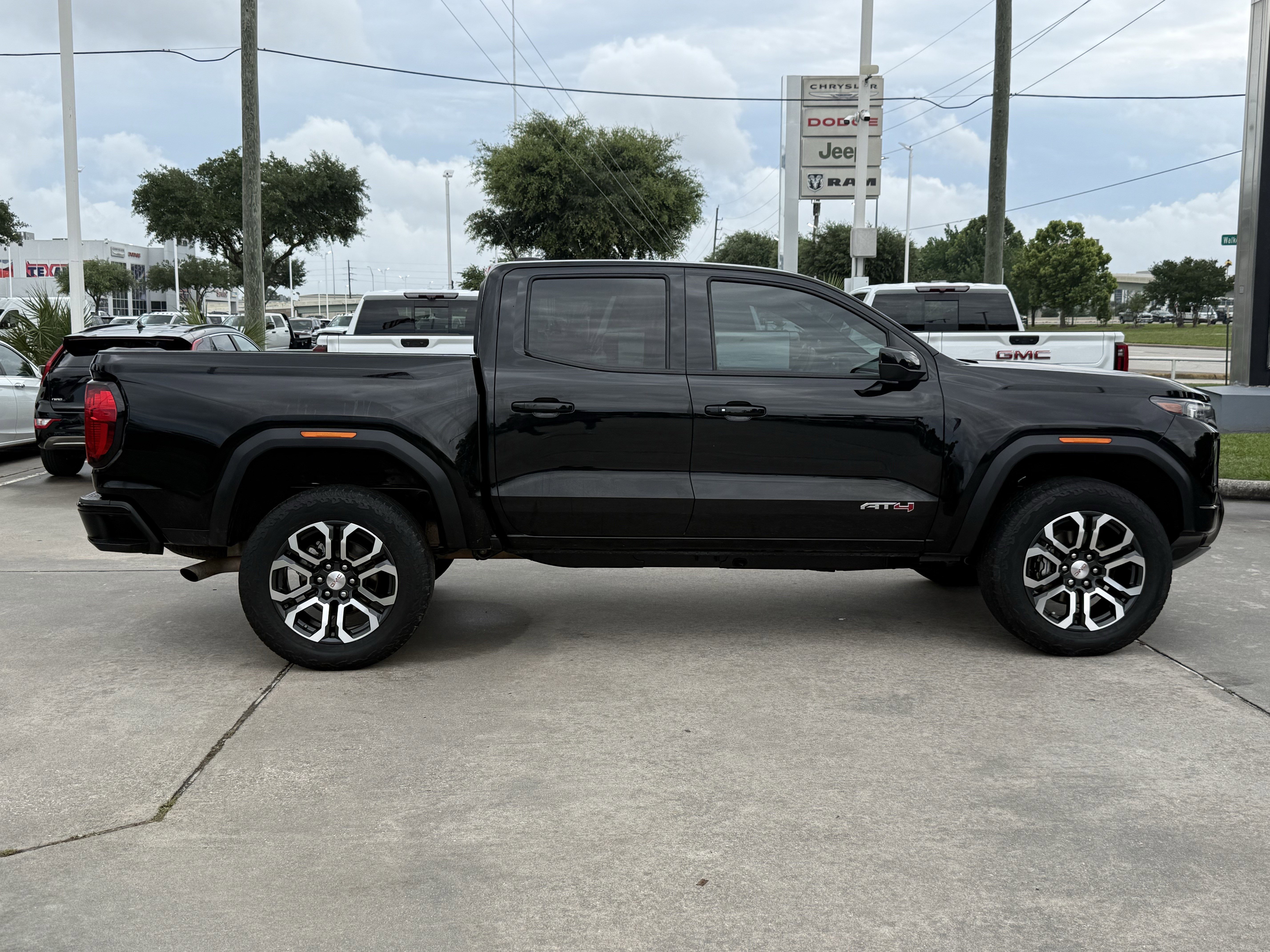 Used 2023 GMC Canyon AT4 AWD/4WD image 2