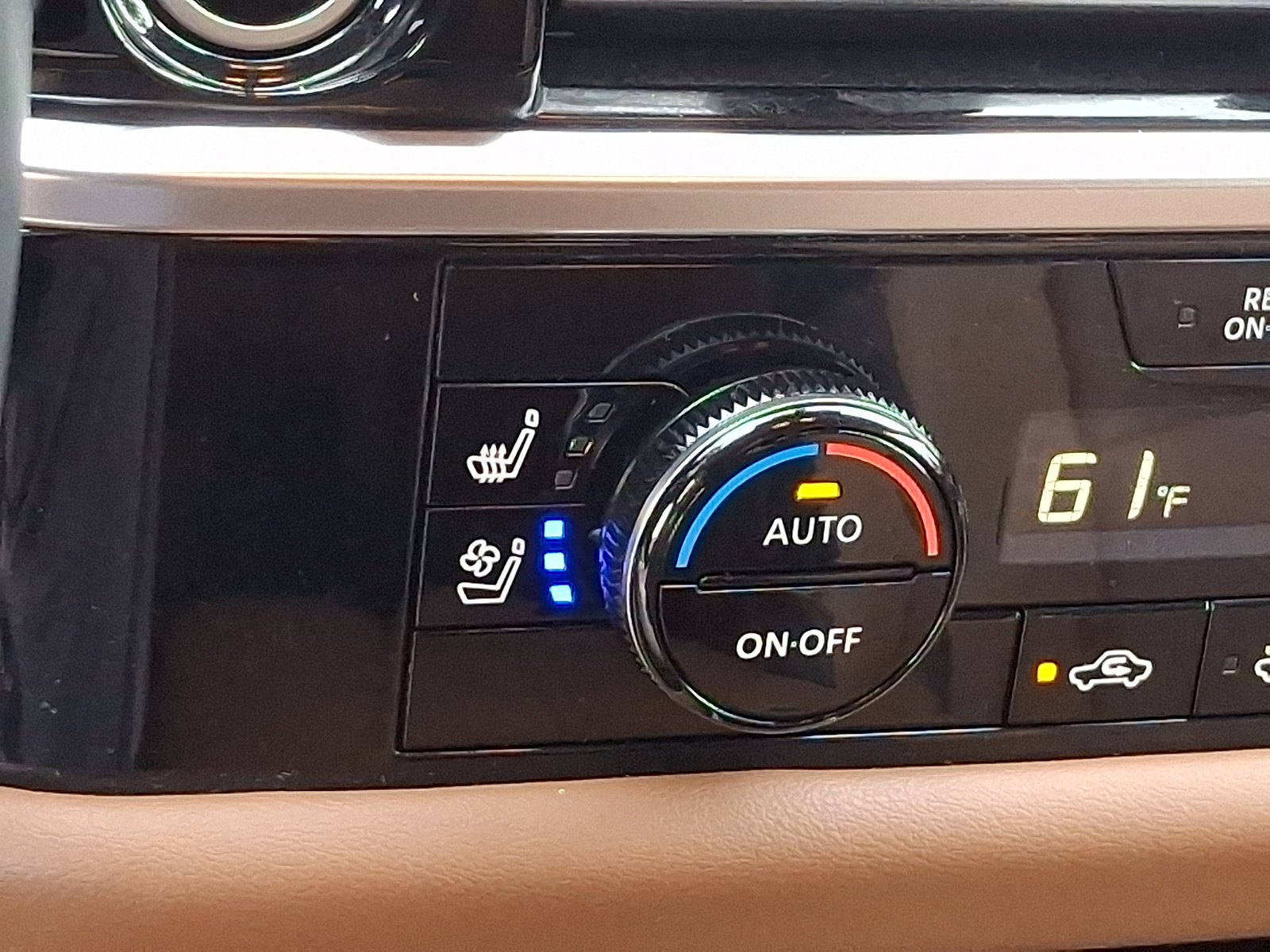Used 2024 Nissan Pathfinder Platinum AWD/4WD image 28