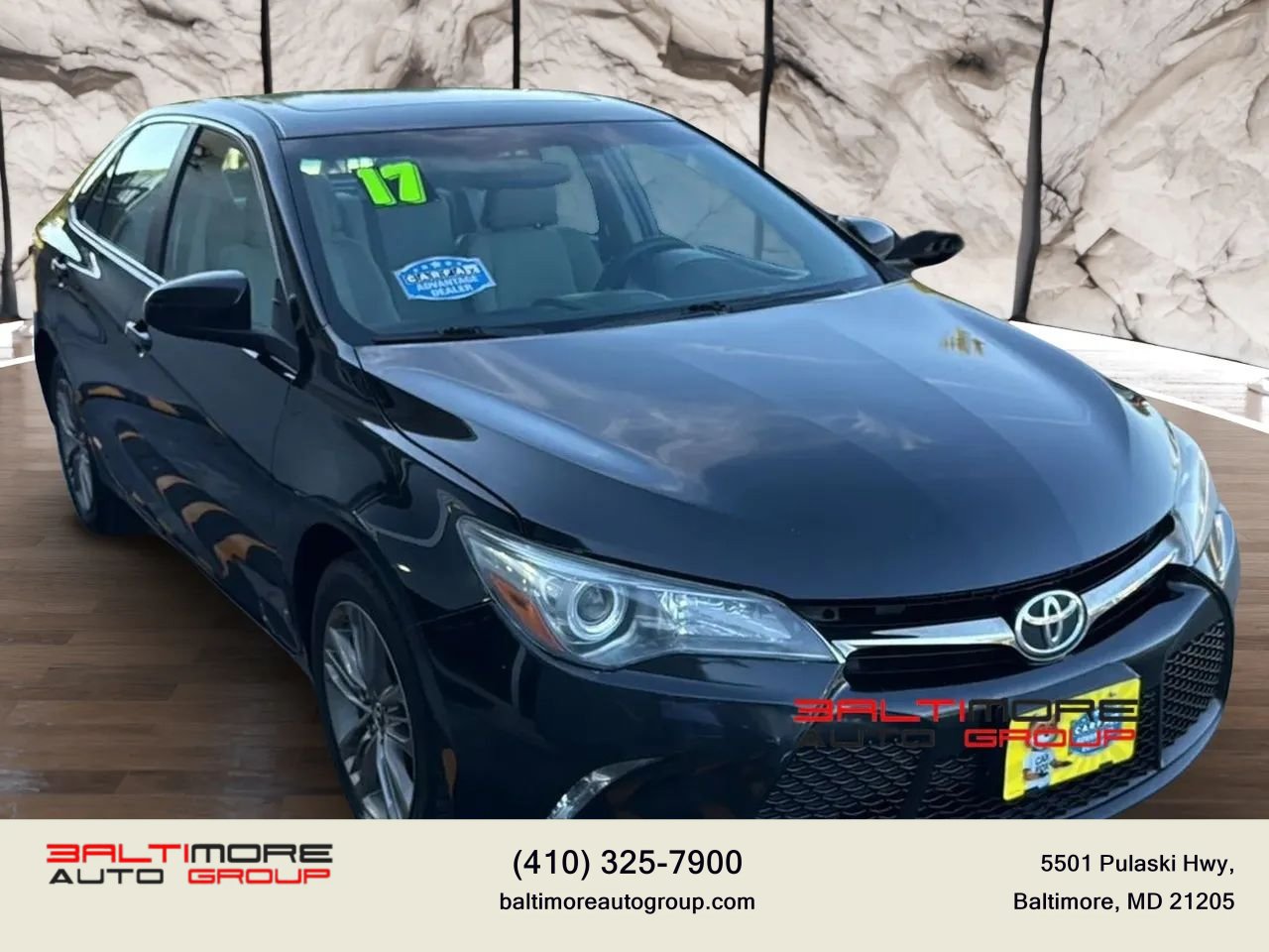 Used 2017 Toyota Camry SE w/ Moonroof Package FWD image 4