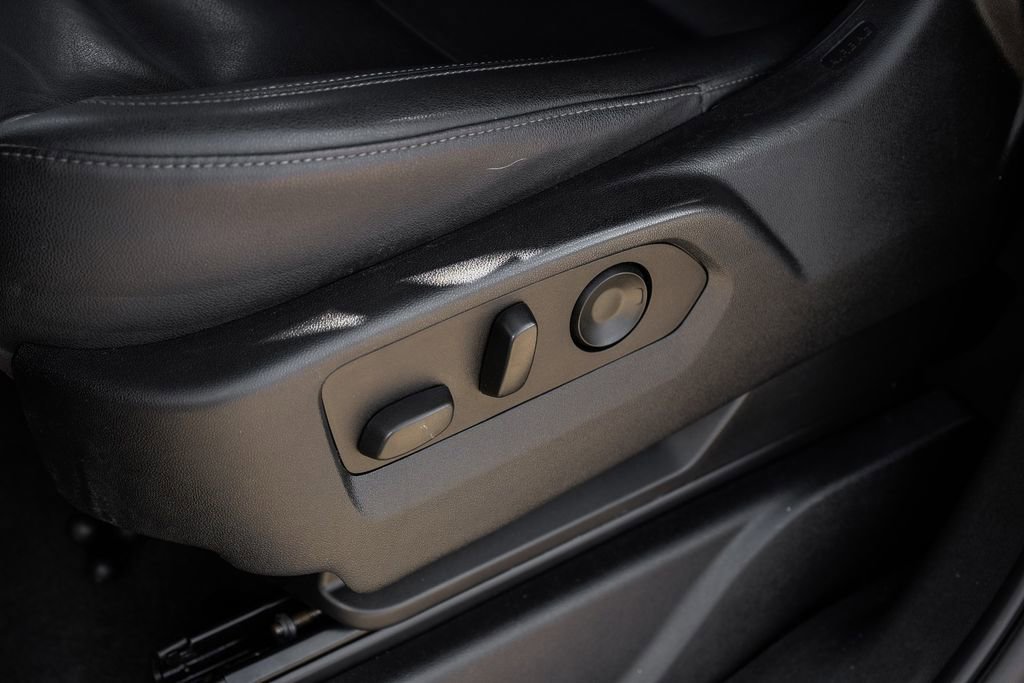 Used 2022 Chevrolet Suburban LT w/ Luxury Package image 34