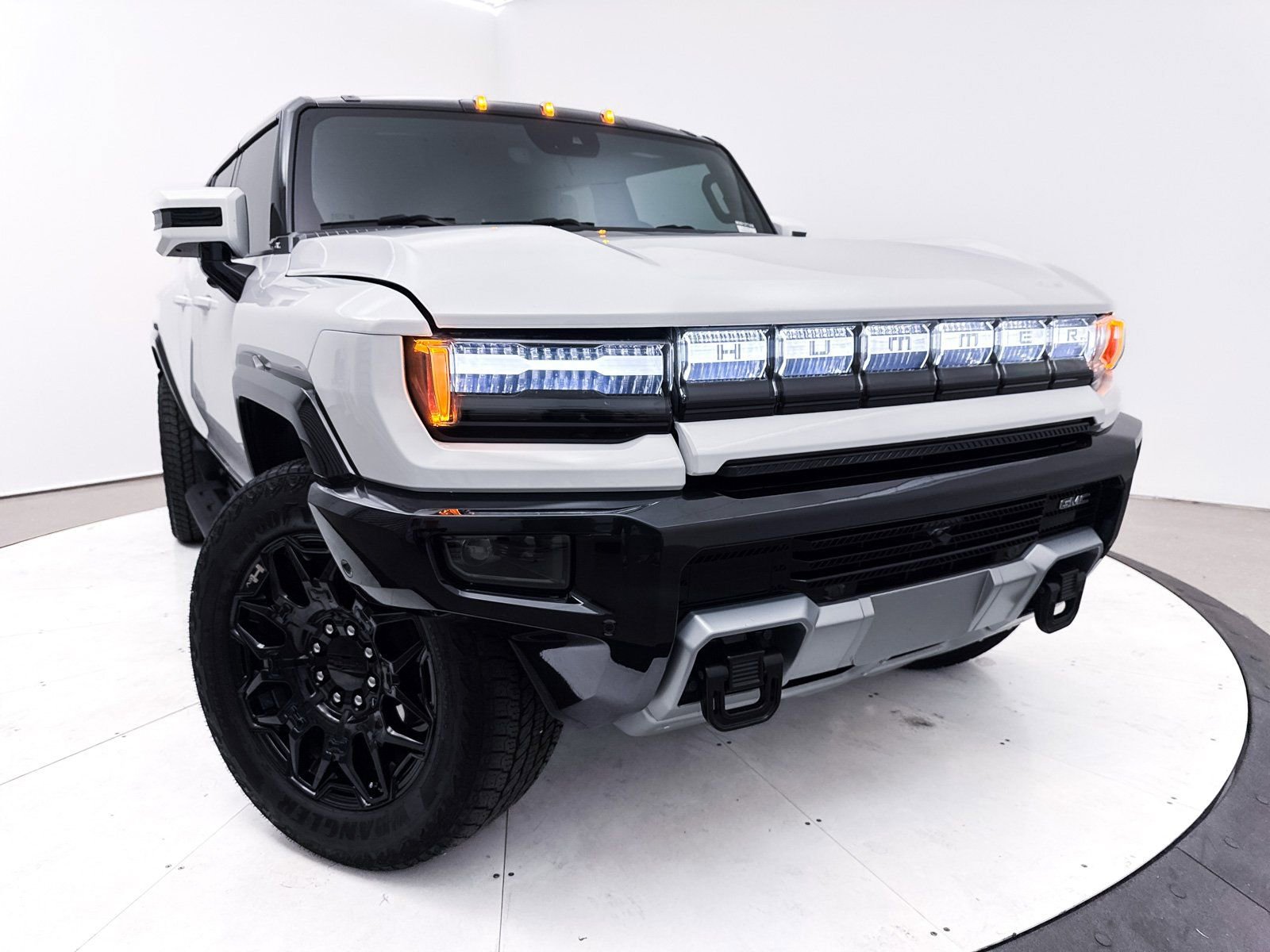 Used 2025 GMC Hummer EV 2X image 24