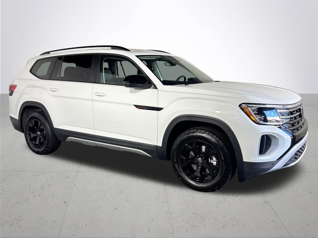 New 2025 Volkswagen Atlas Peak Edition SE image 4