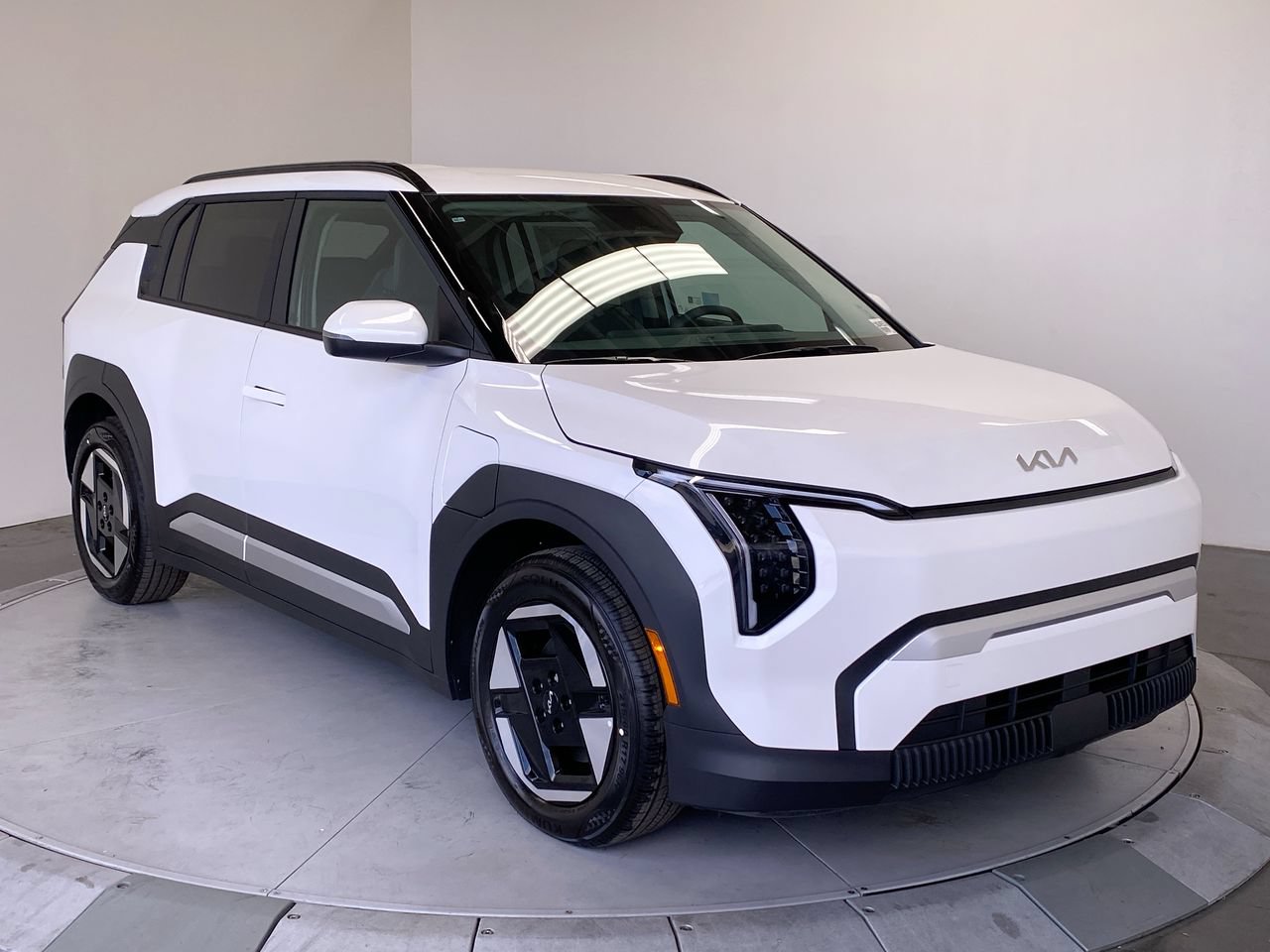 New 2027 Kia EV3 Wind FWD image 7