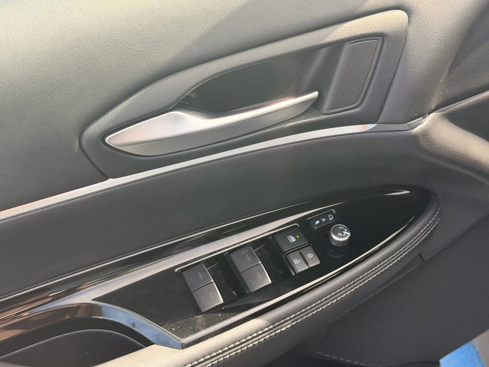 Used 2023 Toyota Mirai w/ Advanced Technology Package RWD image 14
