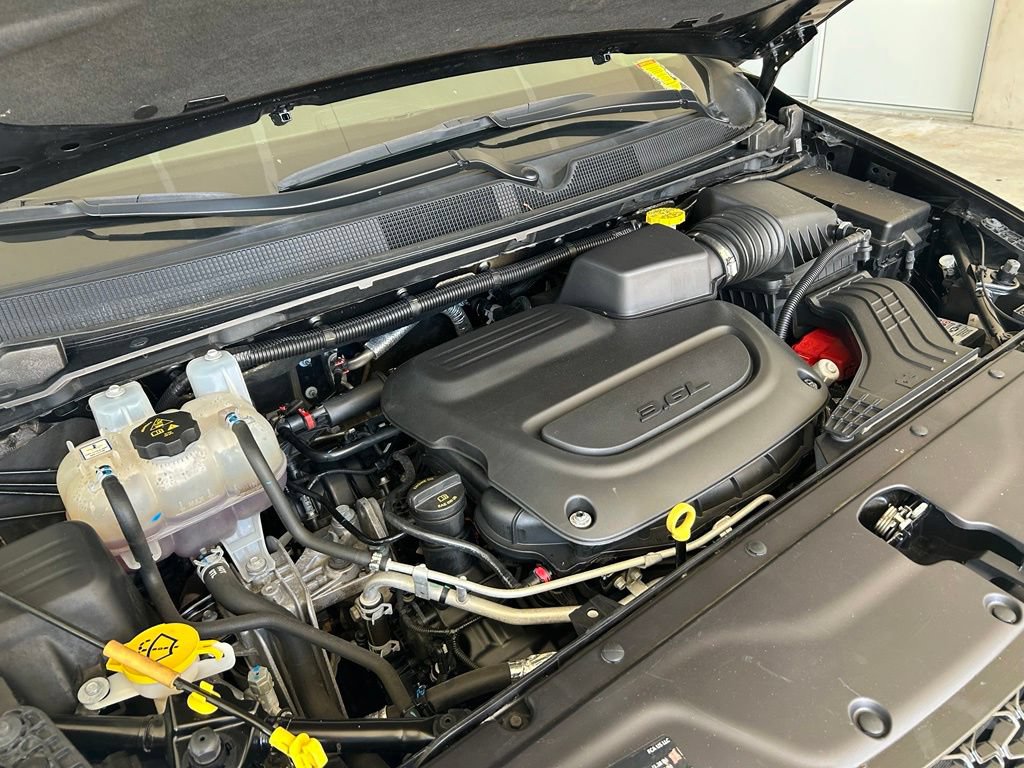 Used 2024 Chrysler Pacifica Touring-L FWD image 11