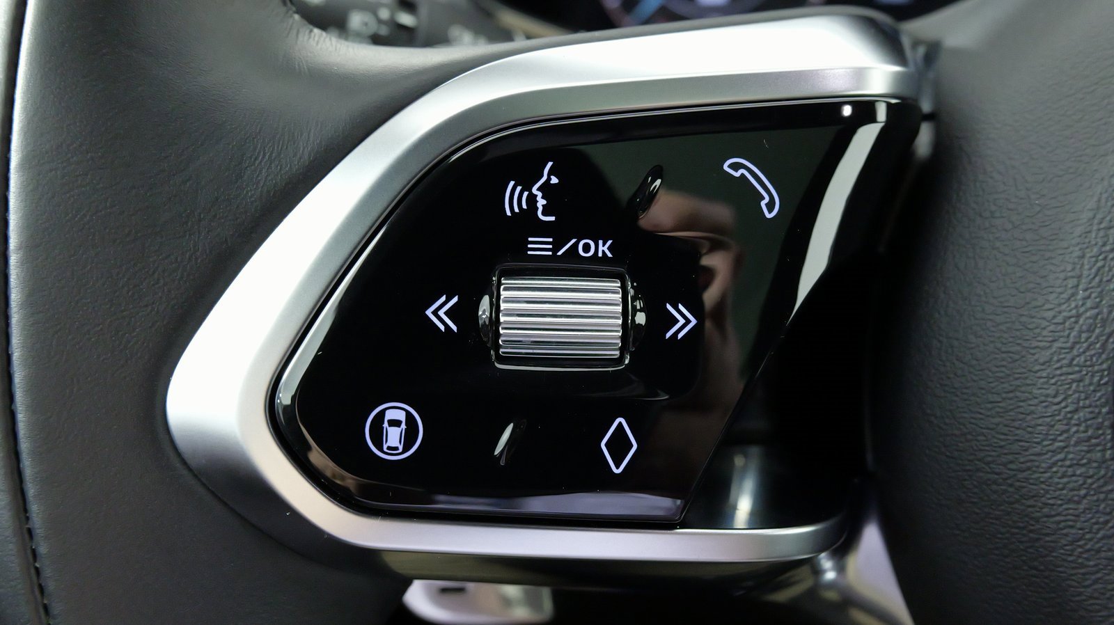 Used 2025 Jaguar F-PACE R-Dynamic S image 53