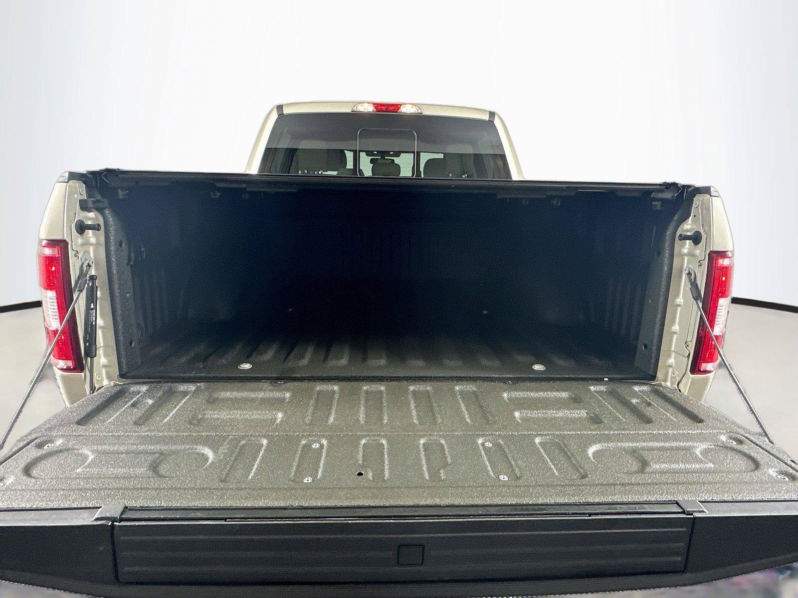 Used 2018 Ford F150 XLT w/ Equipment Group 302A Luxury AWD/4WD image 26