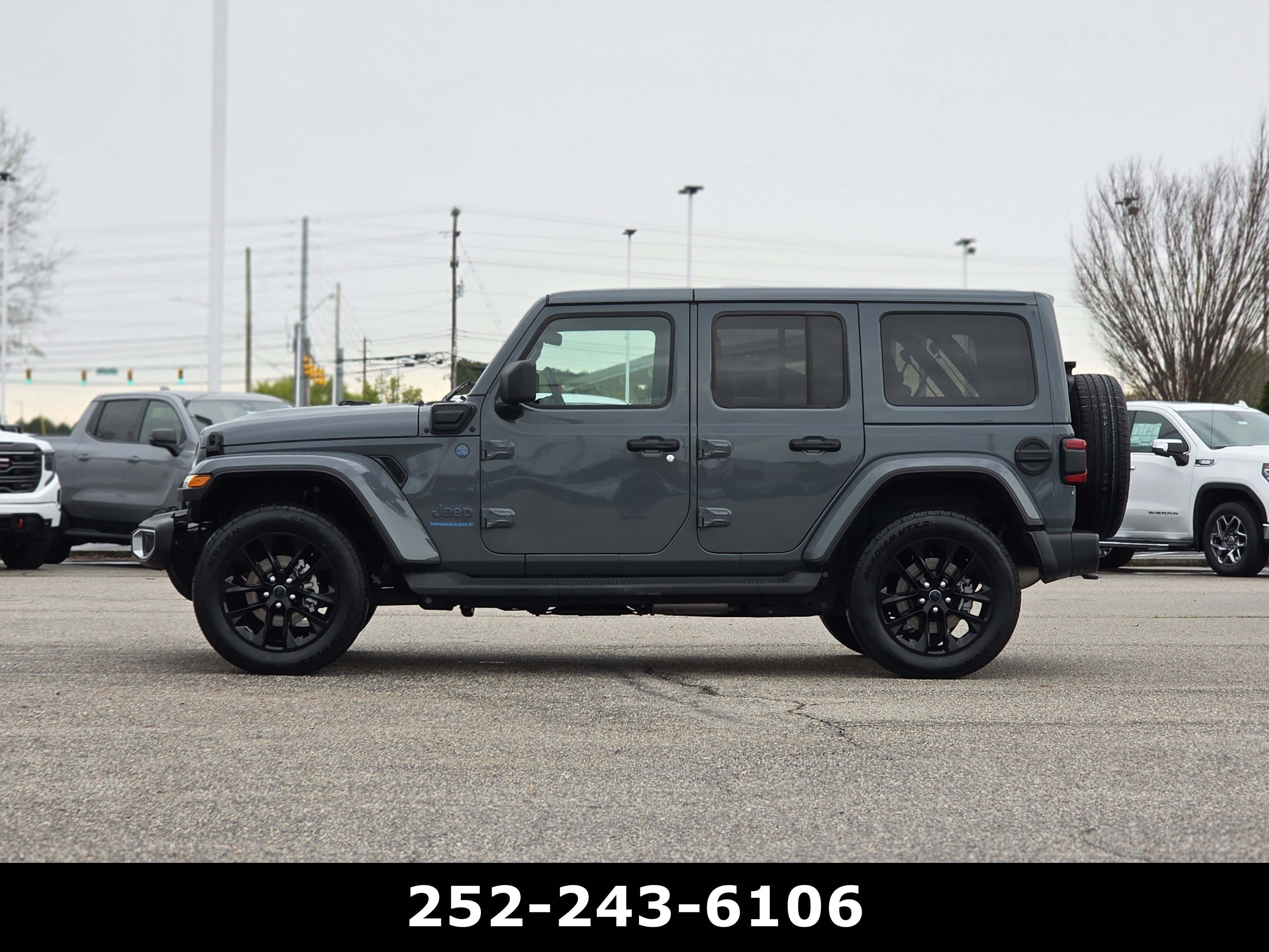 Used 2025 Jeep Wrangler Sahara image 3