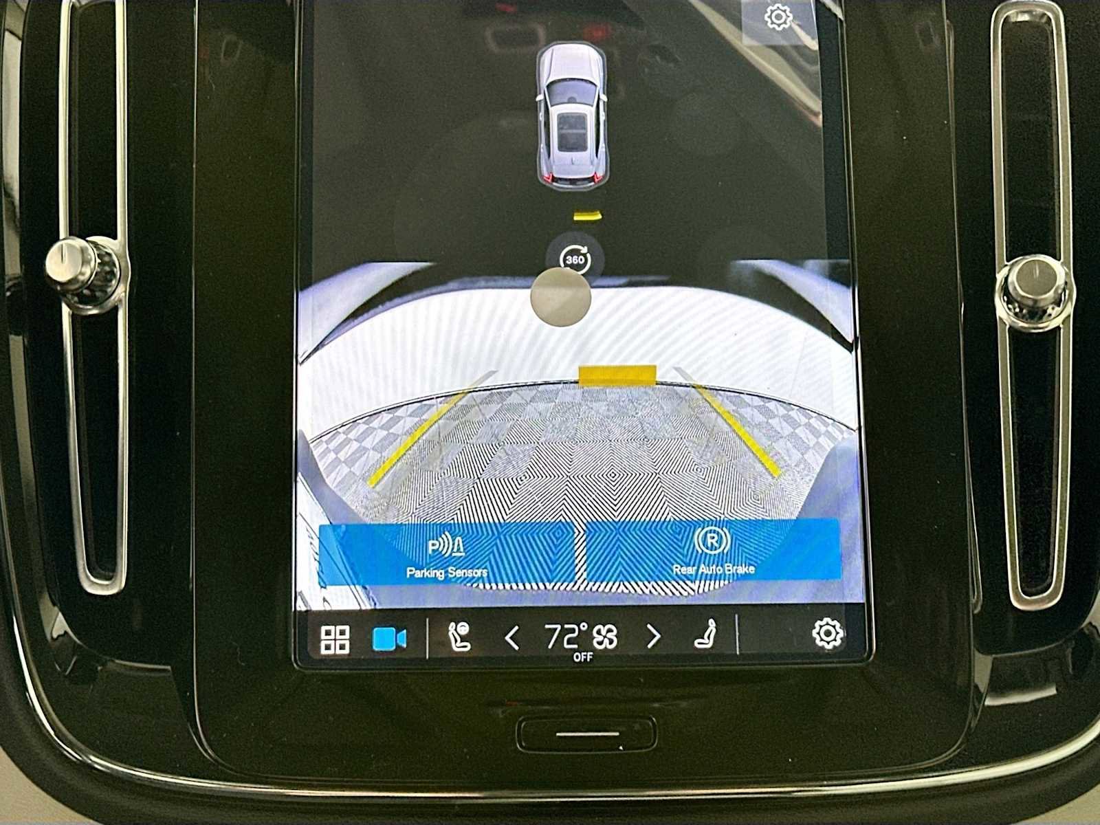 Certified 2025 Volvo XC40 B5 Plus w/ Protection Package Premier image 14