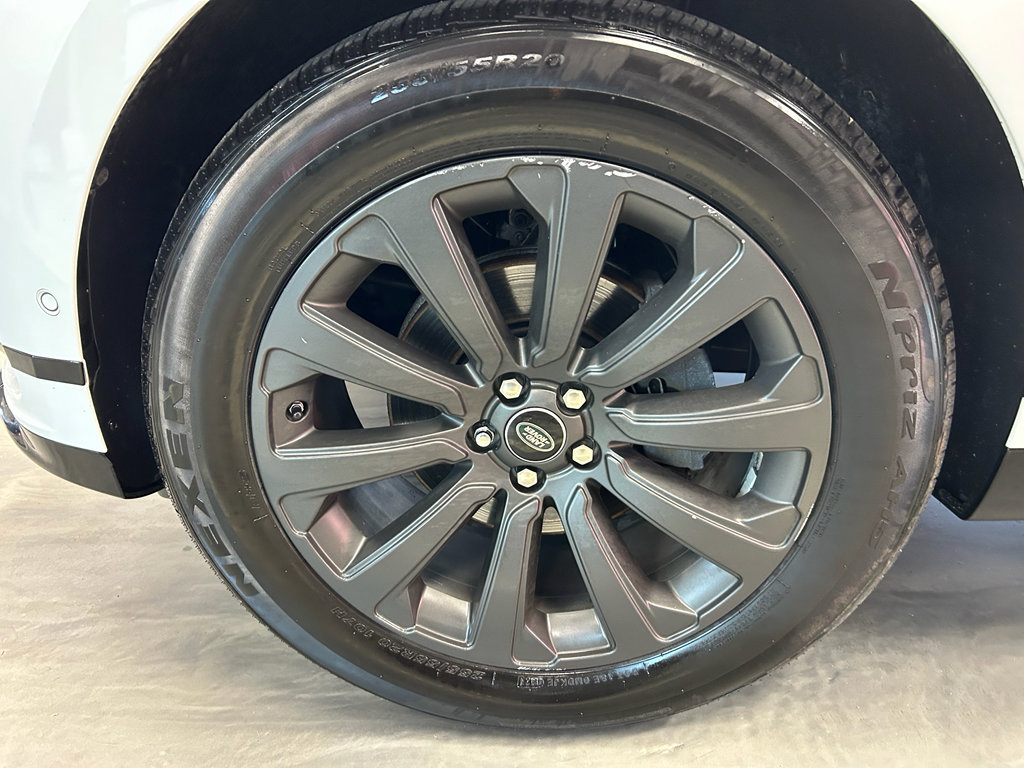 Used 2018 Land Rover Range Rover Velar R-Dynamic SE AWD/4WD image 22