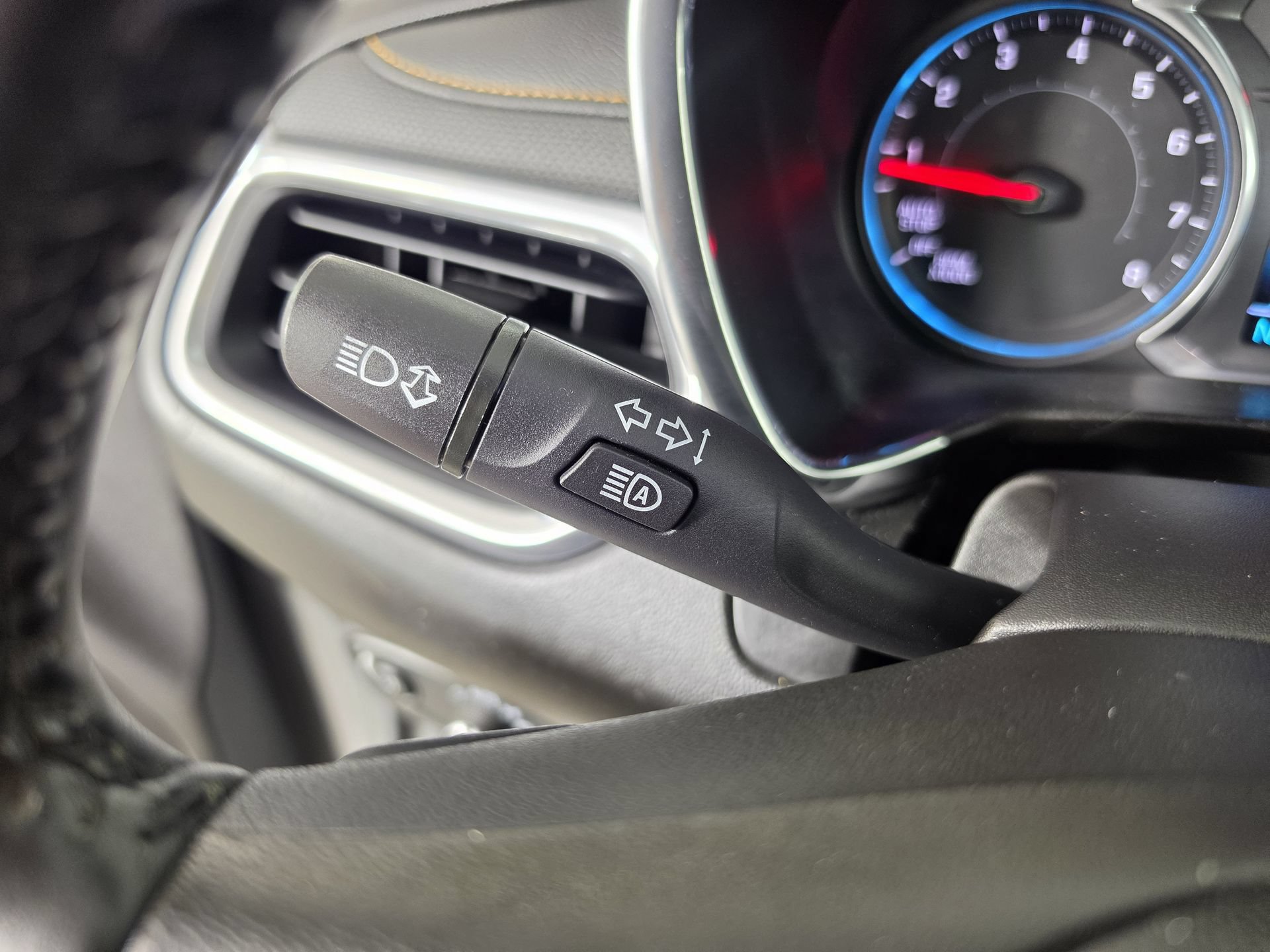 Used 2018 Chevrolet Equinox Premier FWD image 26
