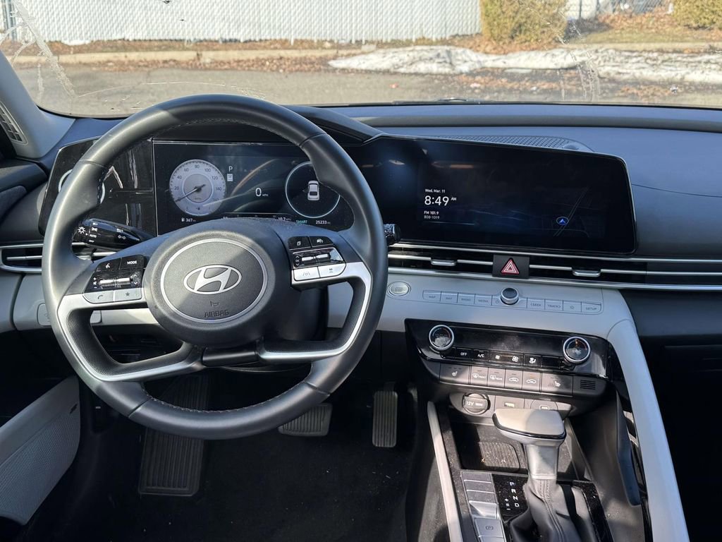 Used 2025 Hyundai Elantra Limited FWD image 10
