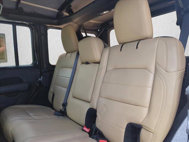 Used 2018 Jeep Wrangler Unlimited Sahara AWD/4WD image 21