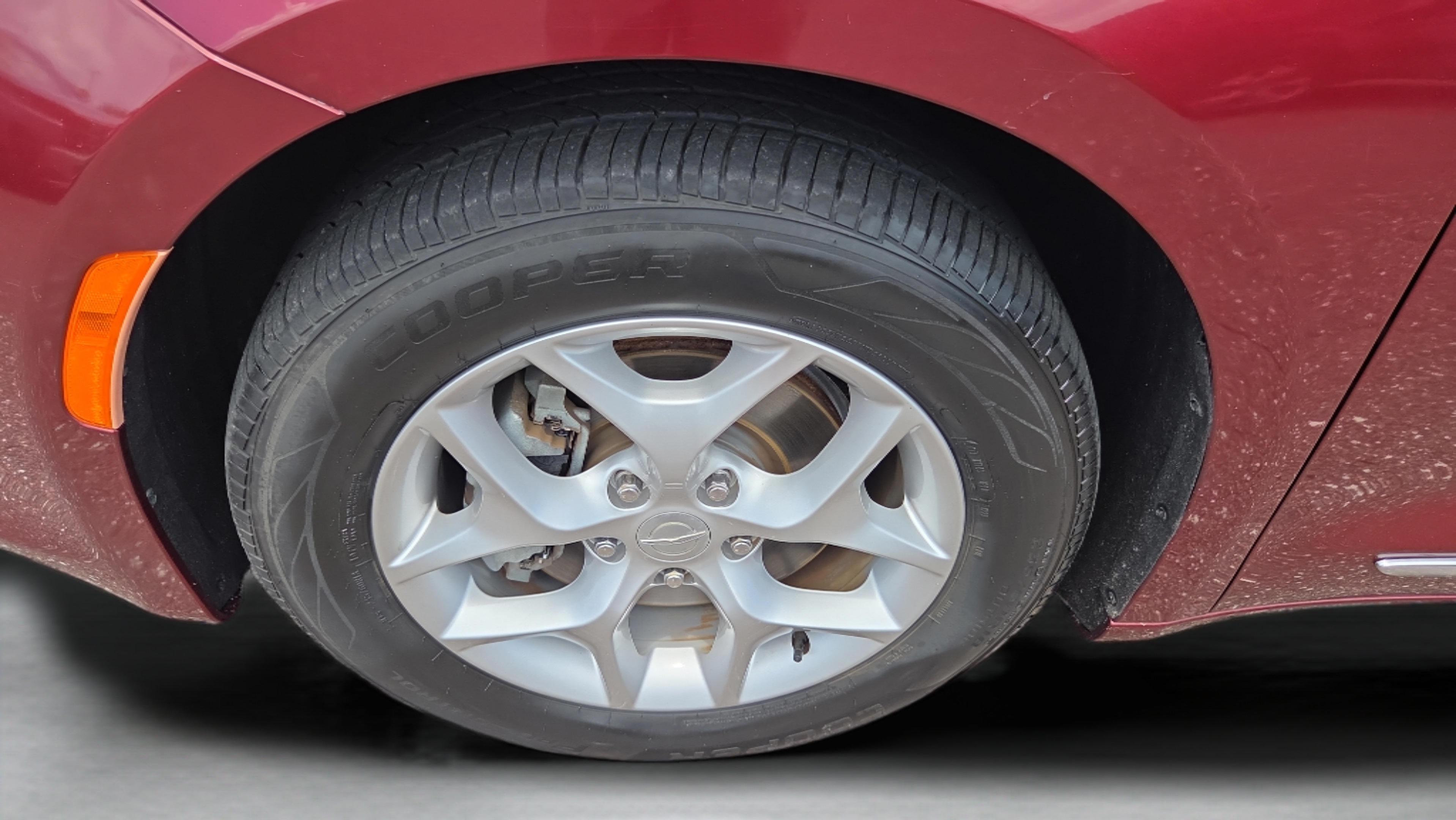 Used 2018 Chrysler Pacifica Touring-L w/ Tire & Wheel Group FWD image 10