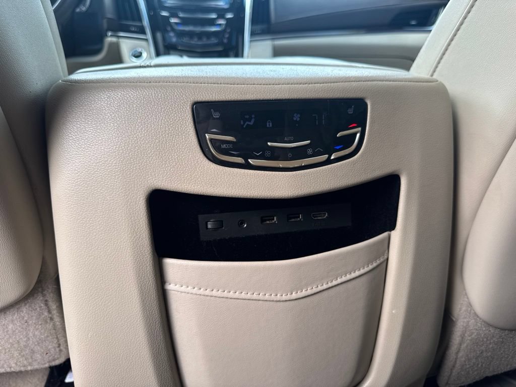 Used 2017 Cadillac Escalade Premium Luxury AWD/4WD image 24