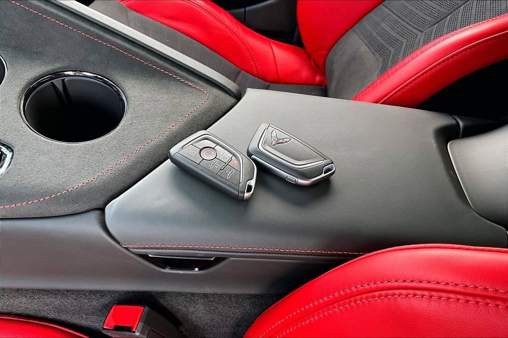 Used 2026 Chevrolet Corvette Stingray Premium Conv w/ Z51 Performance Package RWD image 9