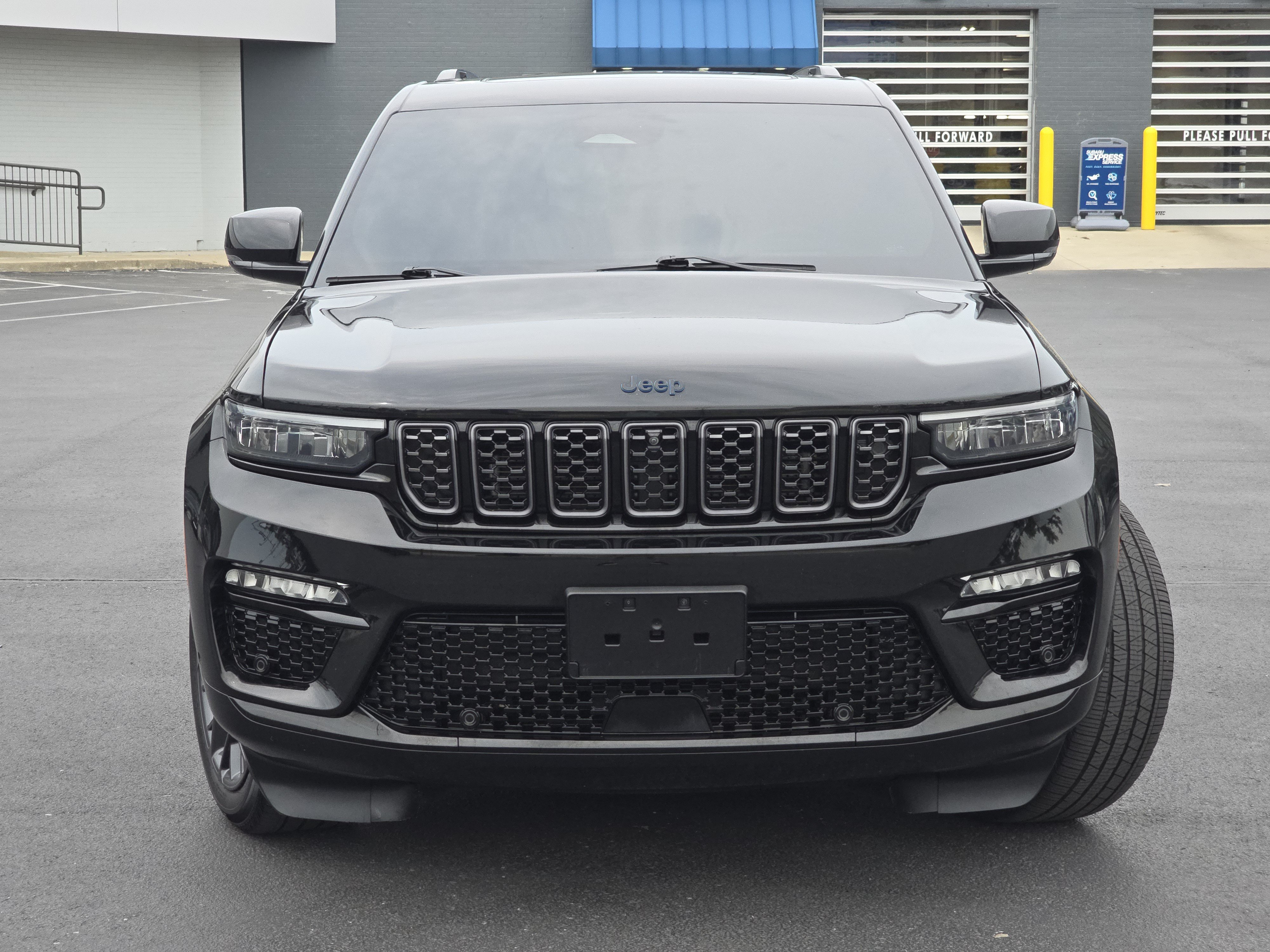 Used 2023 Jeep Grand Cherokee Summit AWD/4WD image 2