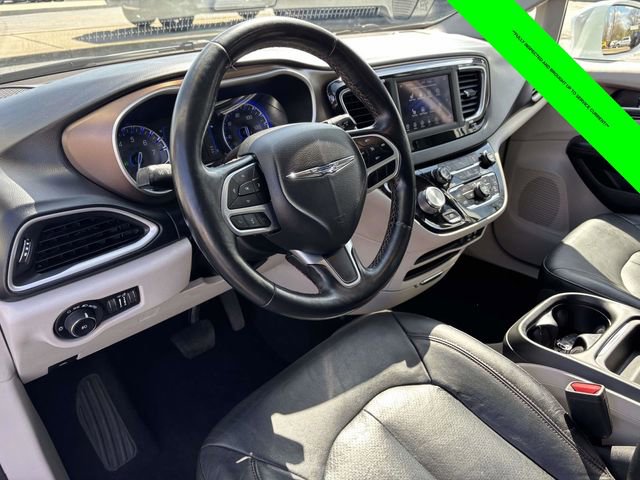 Used 2019 Chrysler Pacifica Touring-L image 8