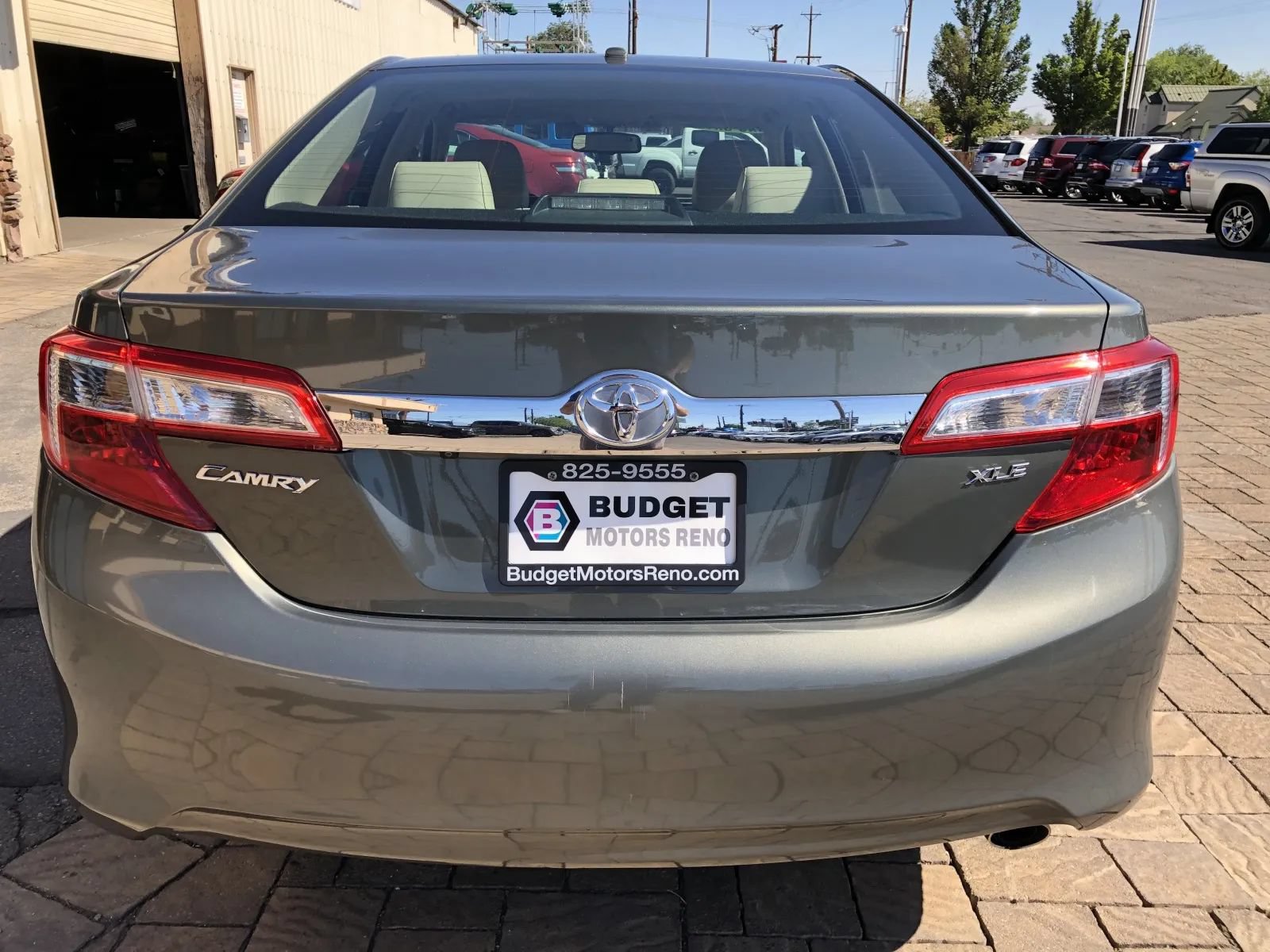 Used 2013 Toyota Camry XLE w/ Leather Pkg FWD image 3