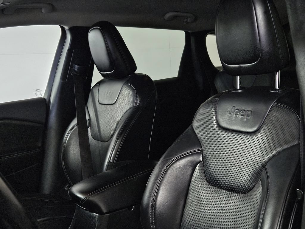 Used 2019 Jeep Cherokee Limited FWD image 23