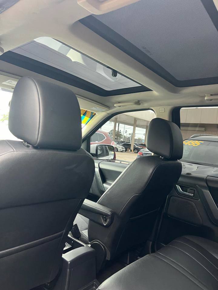Used 2014 Land Rover LR2 AWD/4WD image 8