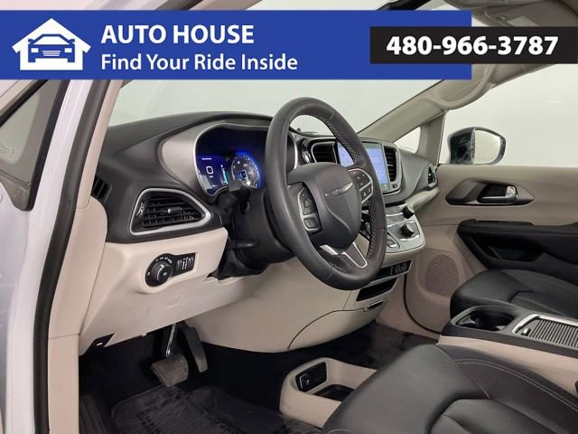 Used 2024 Chrysler Pacifica Touring-L FWD image 12