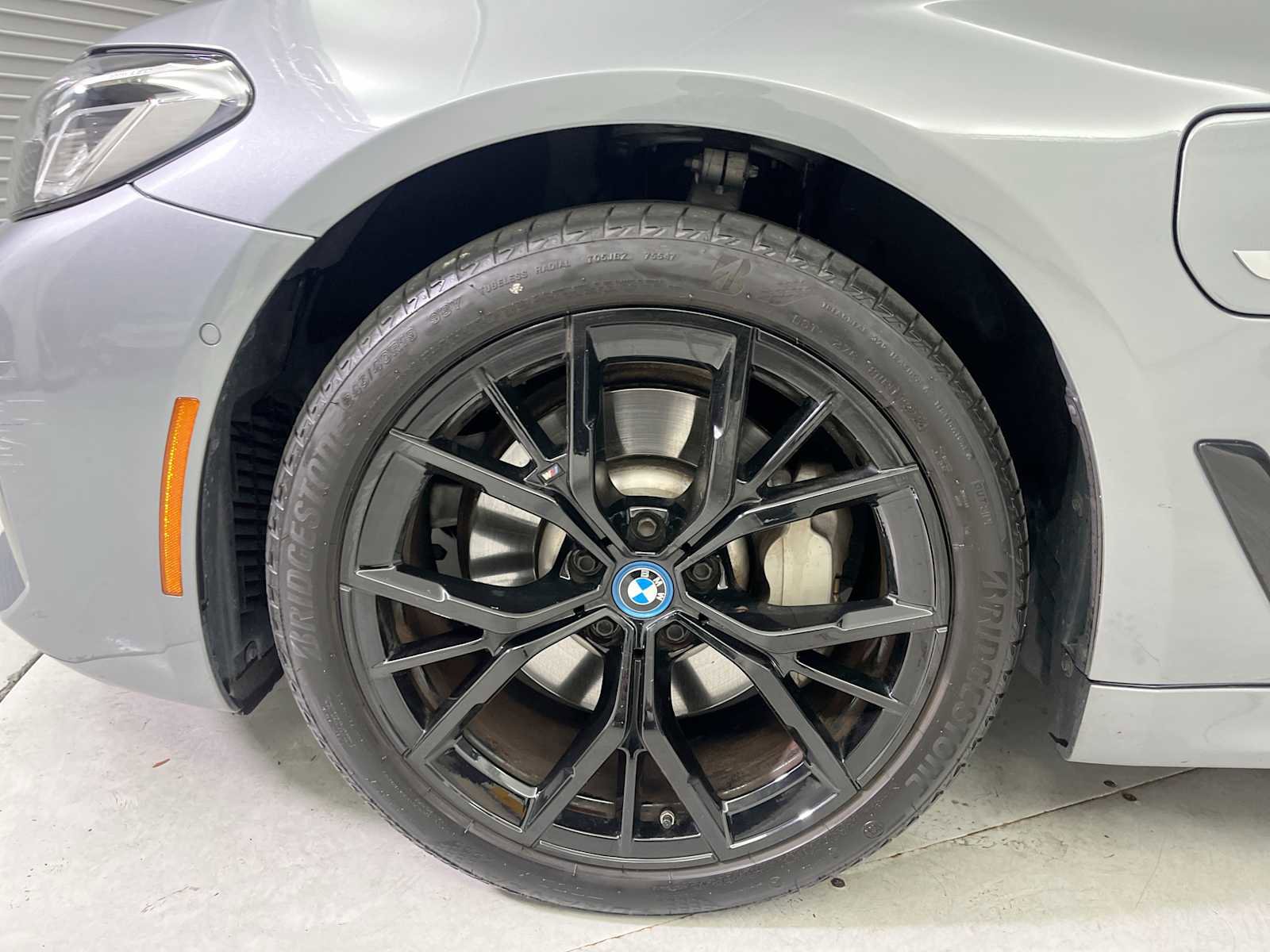 Used 2023 BMW 530e w/ M Sport Package image 19
