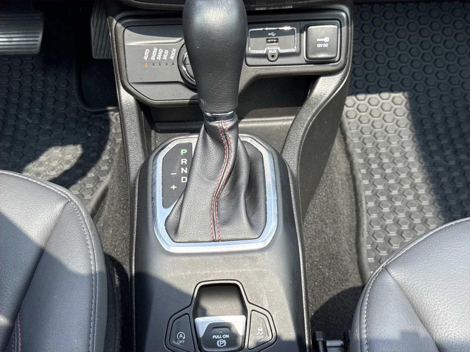 Used 2023 Jeep Renegade Trailhawk AWD/4WD image 13
