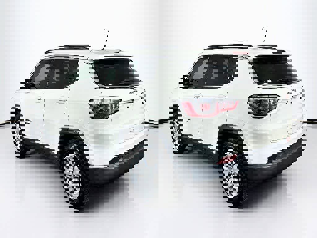 Used 2018 Jeep Compass Latitude FWD image 4