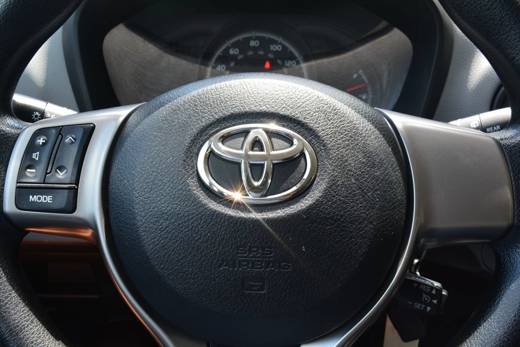 Used 2015 Toyota Yaris LE FWD image 11