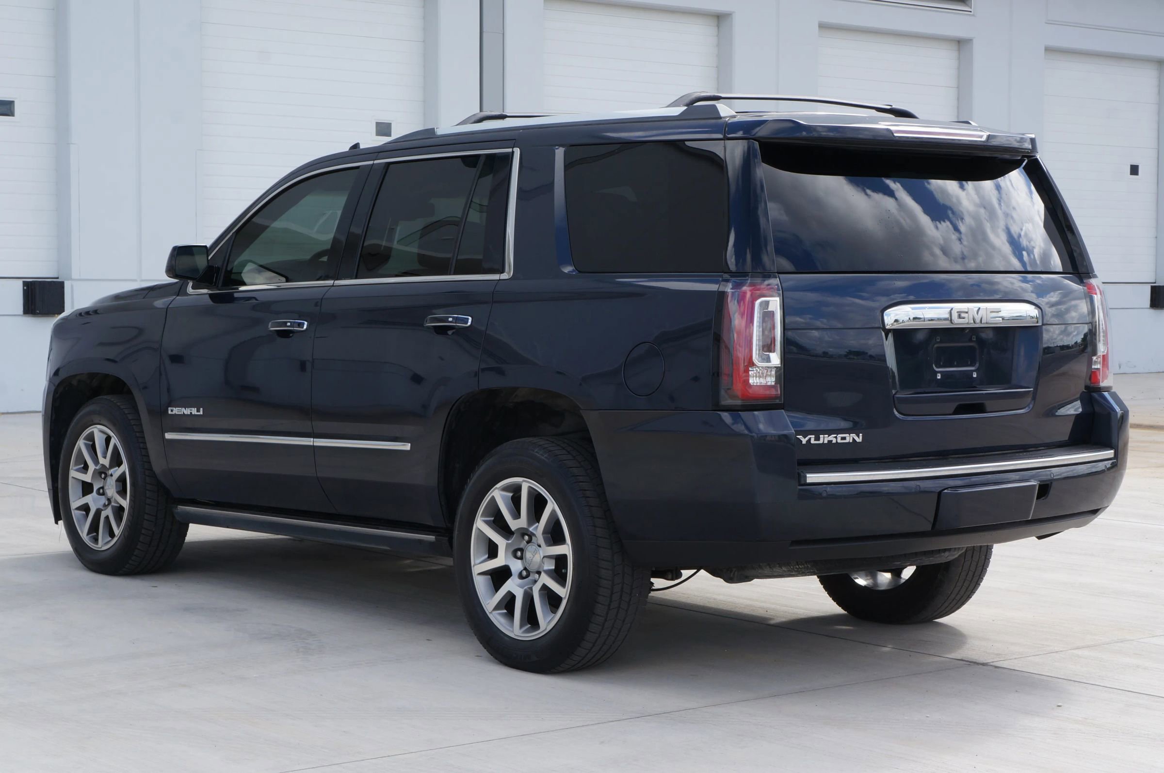 Used 2017 GMC Yukon Denali w/ Open Road Package image 10