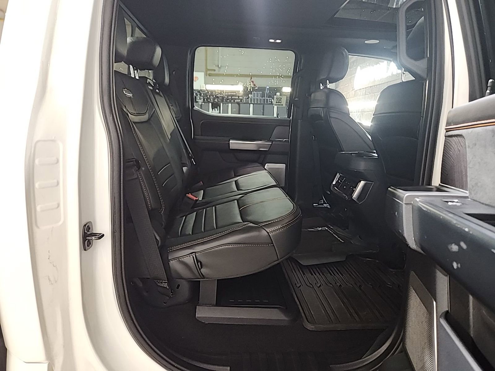 Used 2024 Ford F450 Platinum w/ FX4 Off-Road Package AWD/4WD image 10