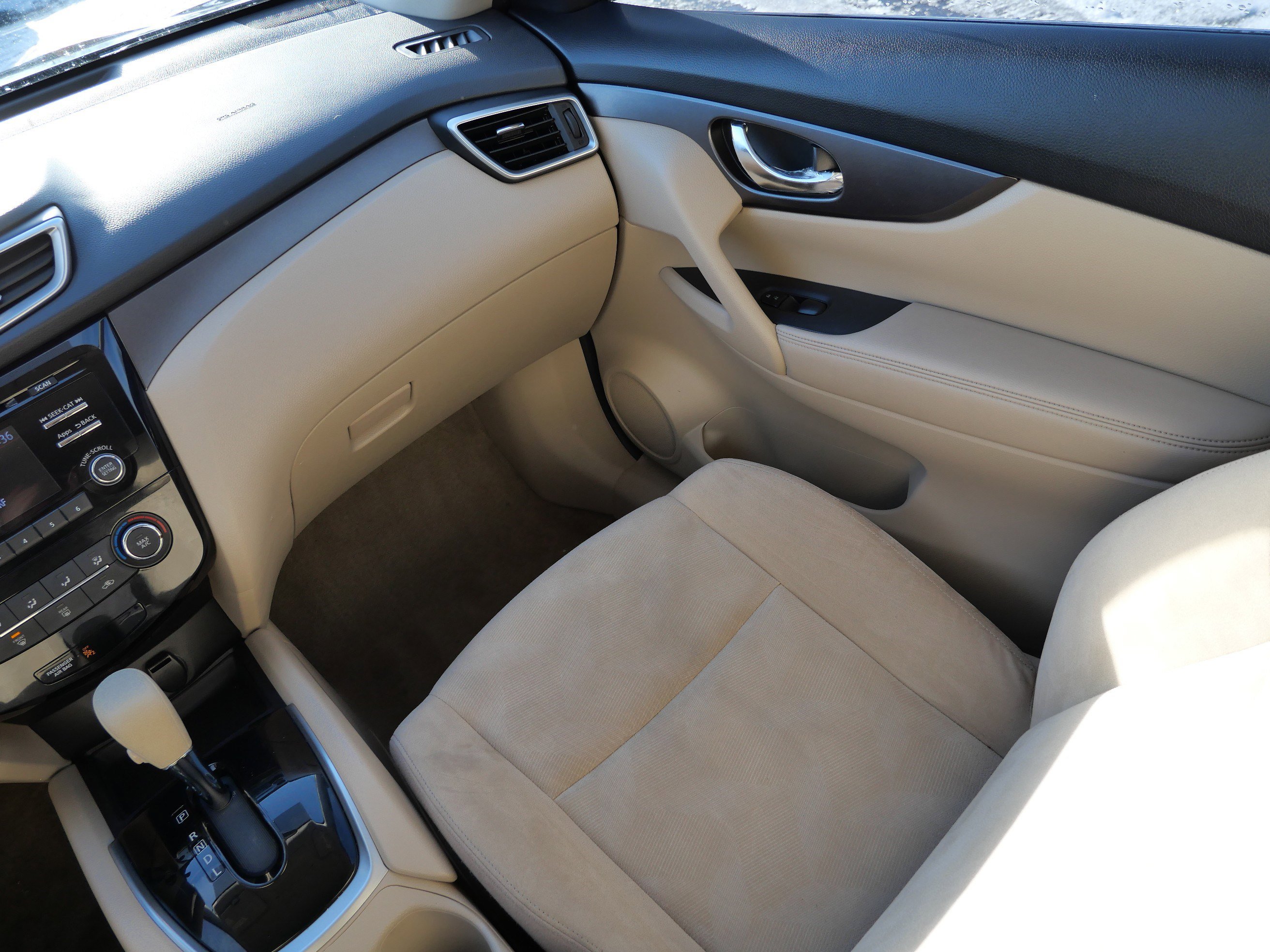 Used 2015 Nissan Rogue S image 11