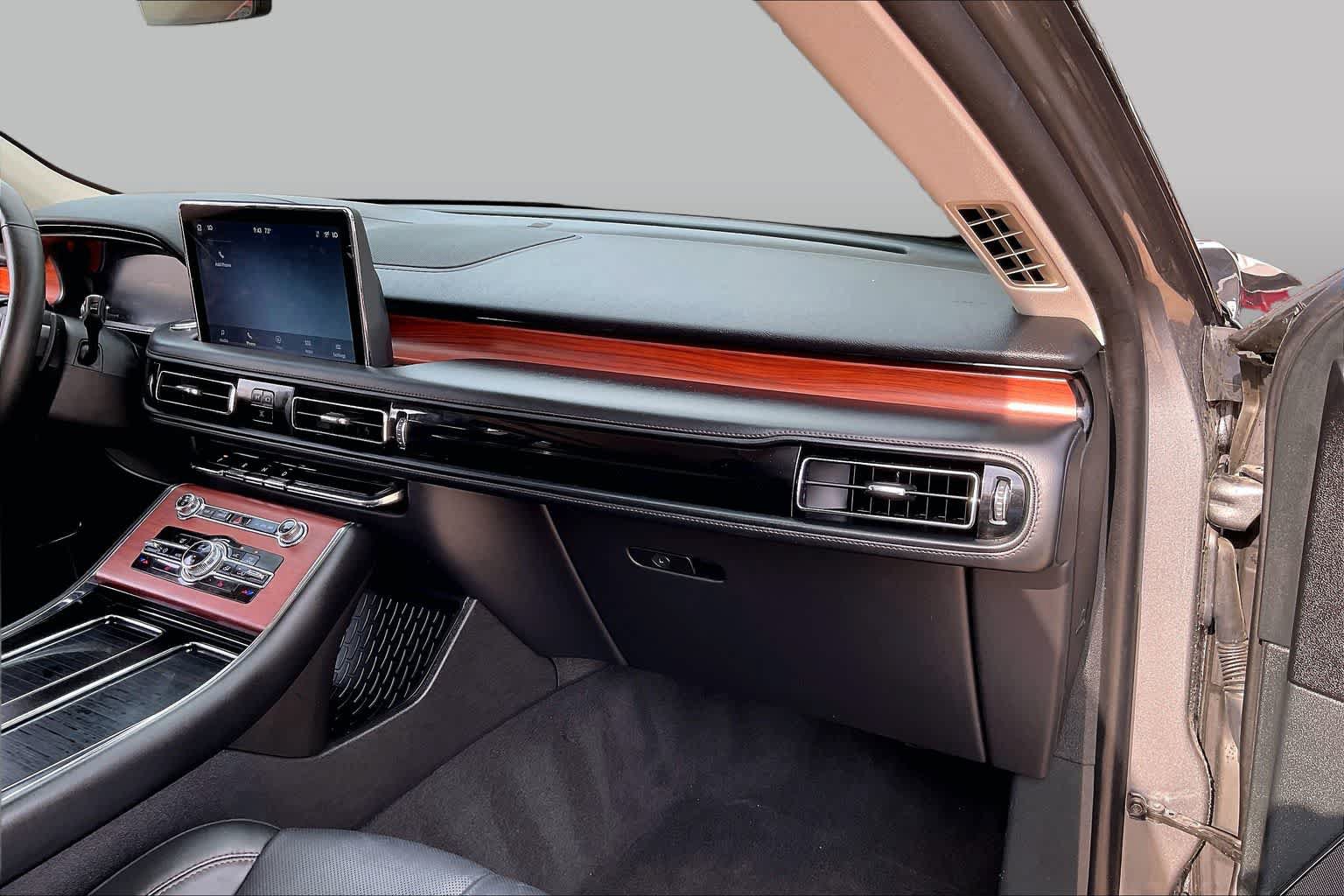 Used 2024 Lincoln Aviator Reserve AWD/4WD image 37