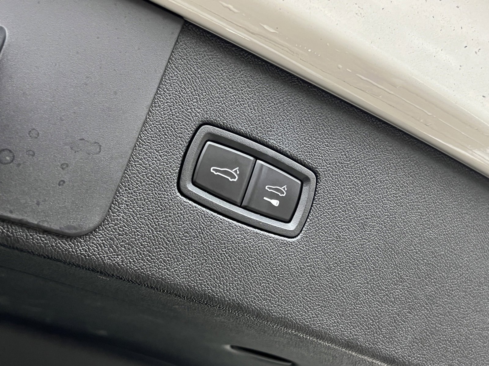 Certified 2022 Porsche Cayenne Platinum Edition image 21