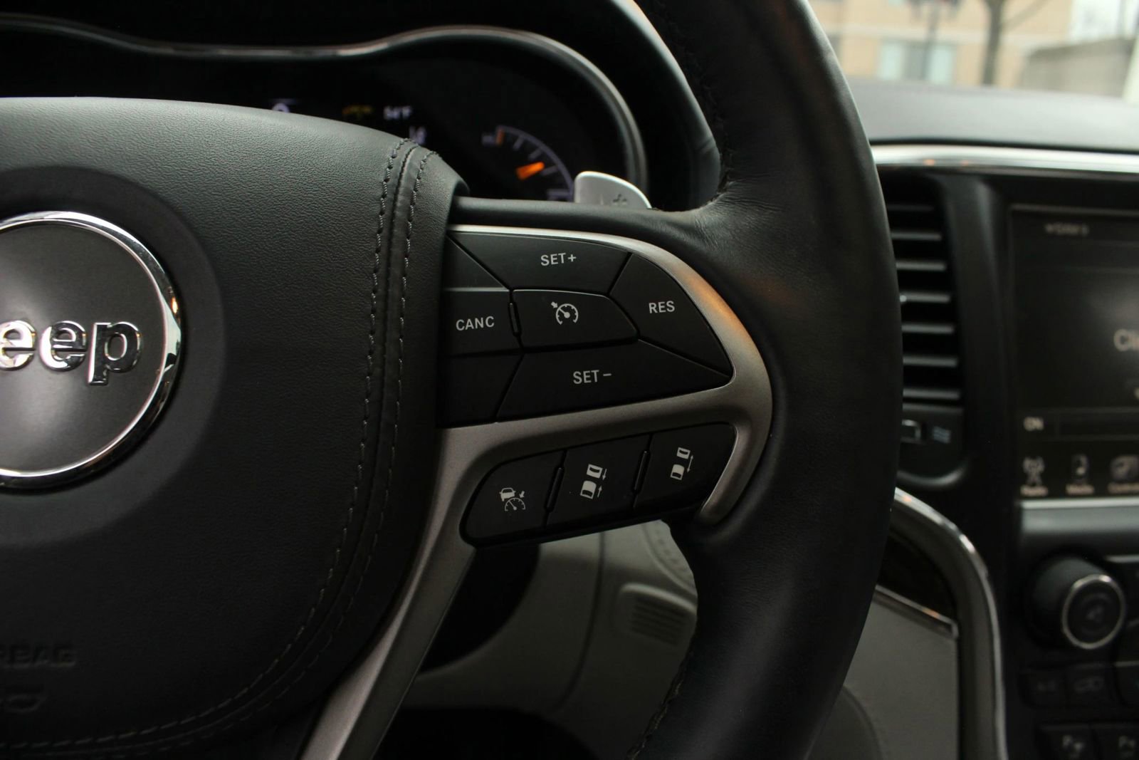 Used 2017 Jeep Grand Cherokee Summit AWD/4WD image 36