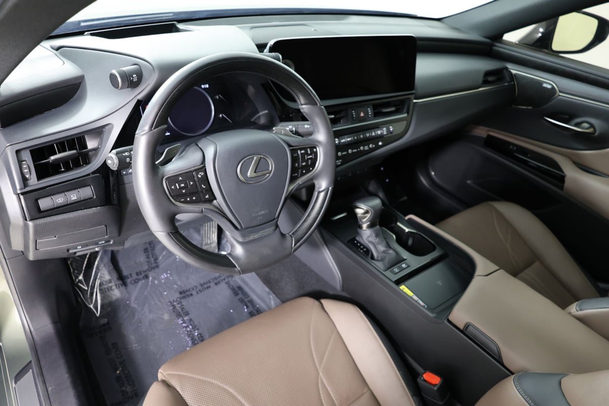 Used 2024 Lexus ES 300h Ultra Luxury w/ Accessory Package (Z2) FWD image 22