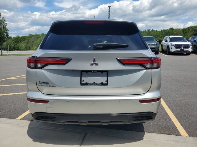 Used 2022 Mitsubishi Outlander SE FWD image 4