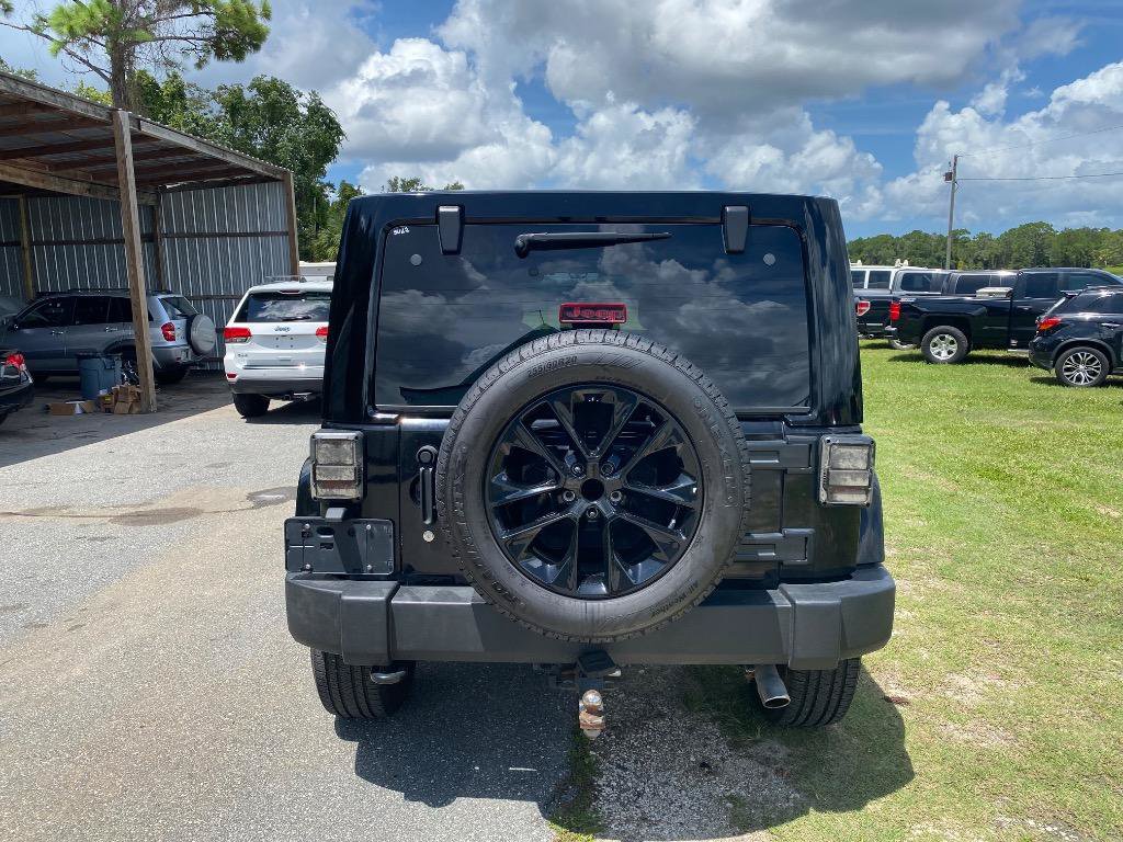 Used 2012 Jeep Wrangler Unlimited Sahara w/ Dual Top Group AWD/4WD image 8