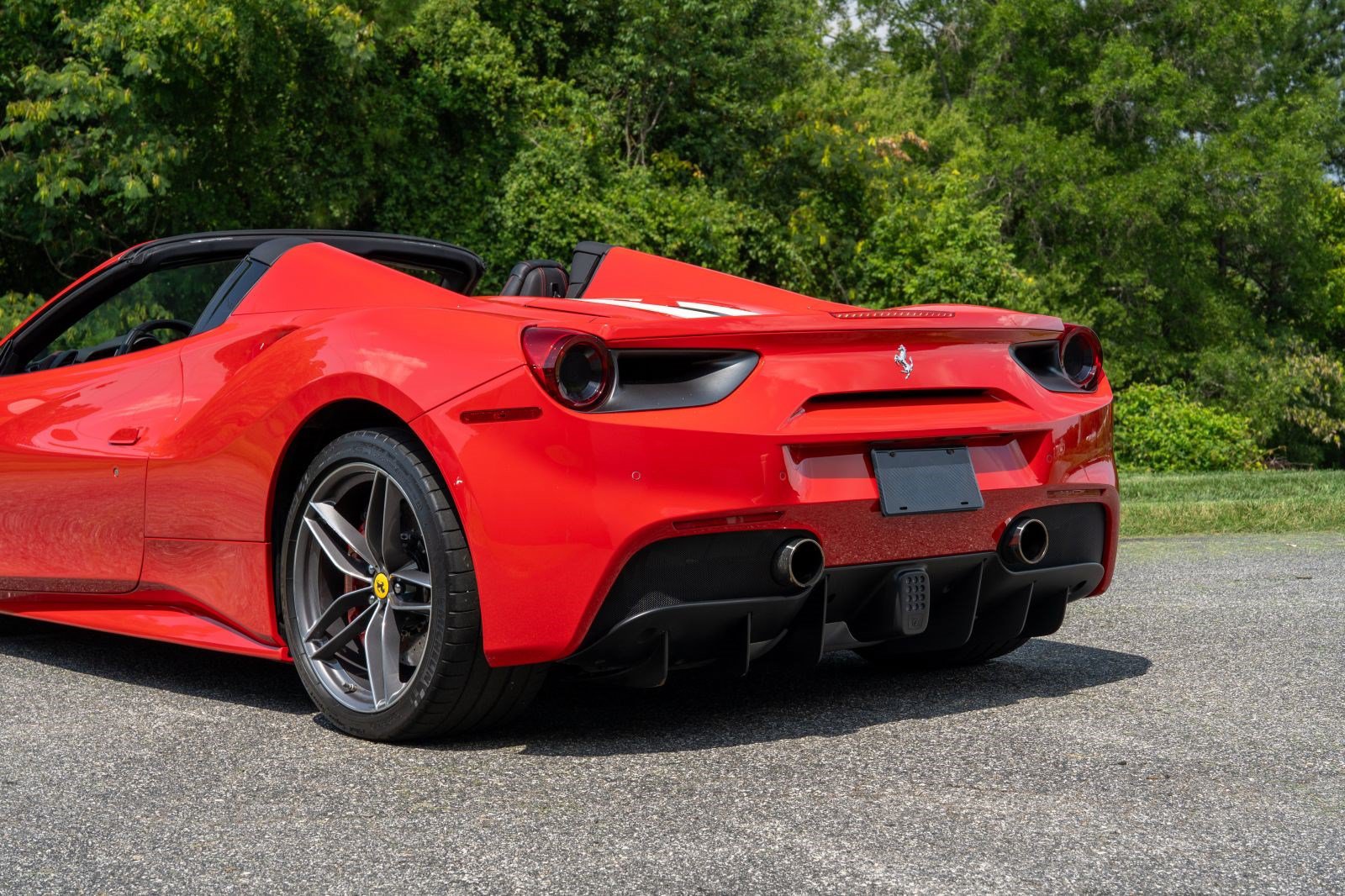 Used 2018 Ferrari 488 Spider RWD image 23