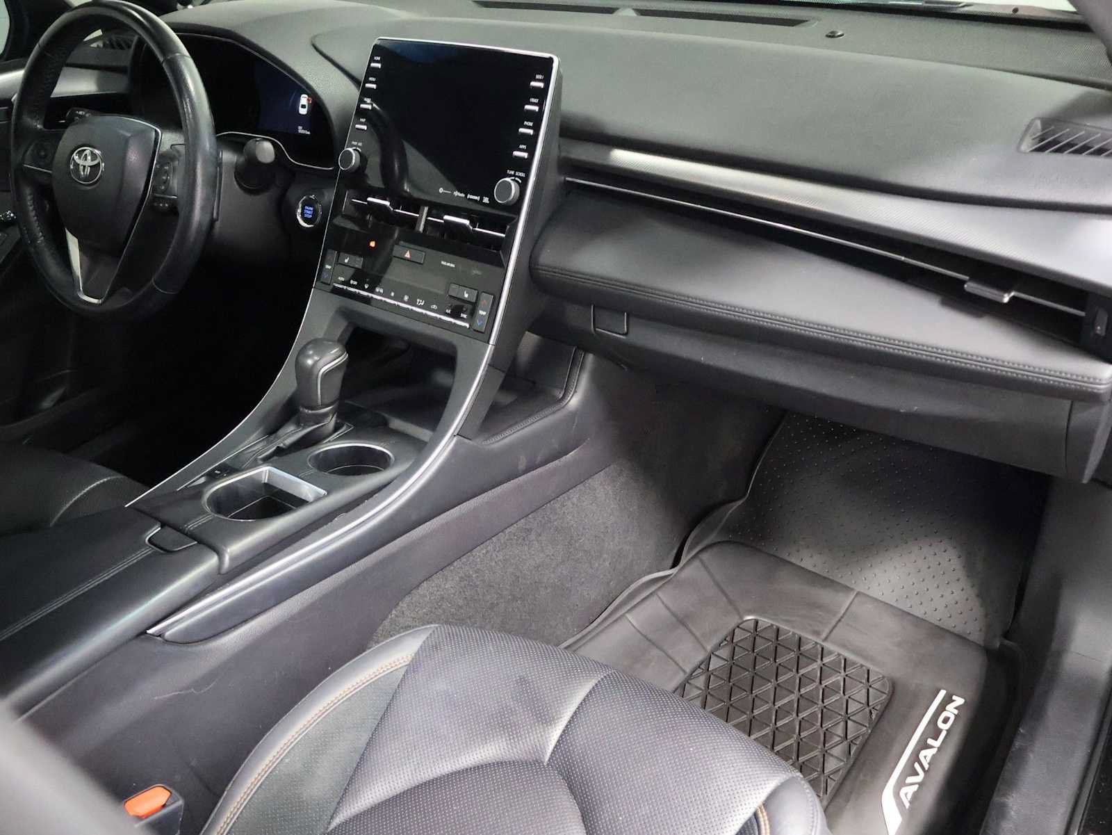 Used 2019 Toyota Avalon XSE w/ Protection Package FWD image 6