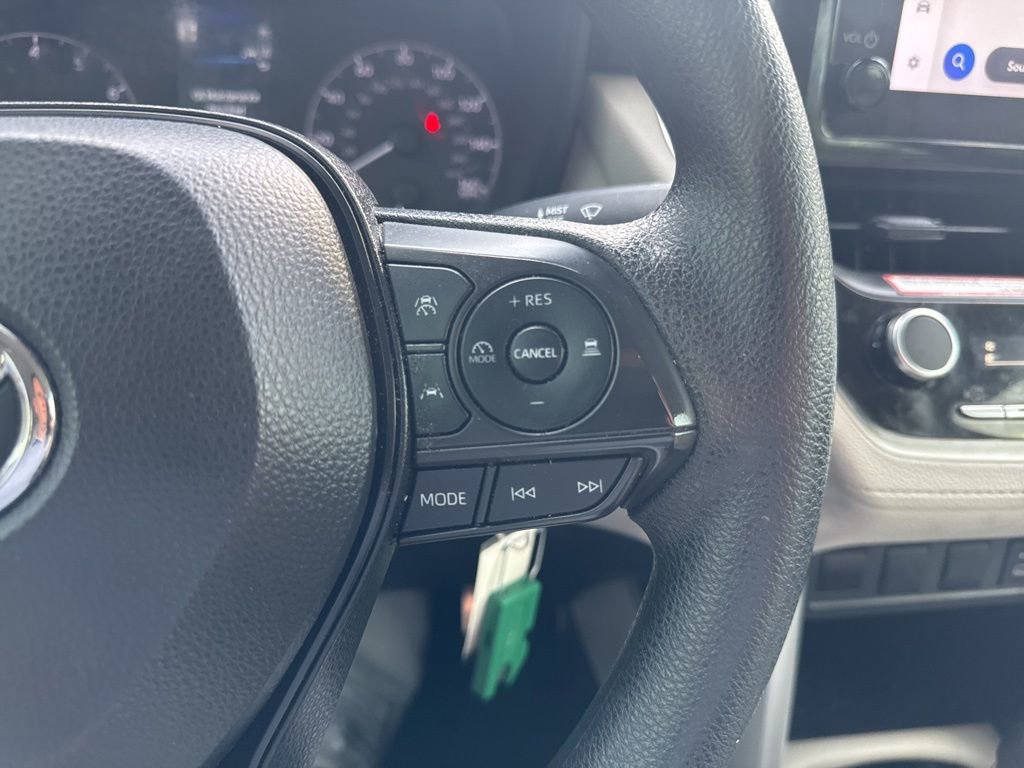 Used 2024 Toyota Corolla Cross L image 11