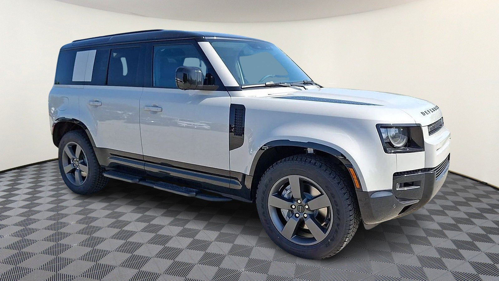 Used 2026 Land Rover Defender 110 X-Dynamic SE AWD/4WD image 2