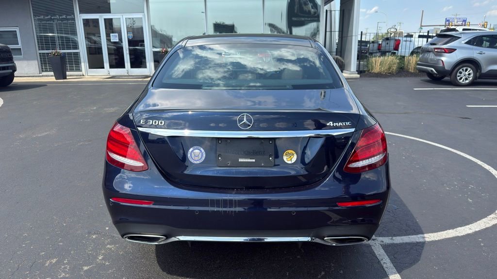 Used 2017 Mercedes-Benz E 300 4MATIC image 3