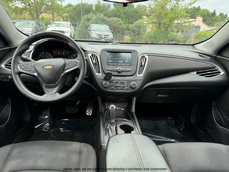 Used 2017 Chevrolet Malibu LT FWD image 9