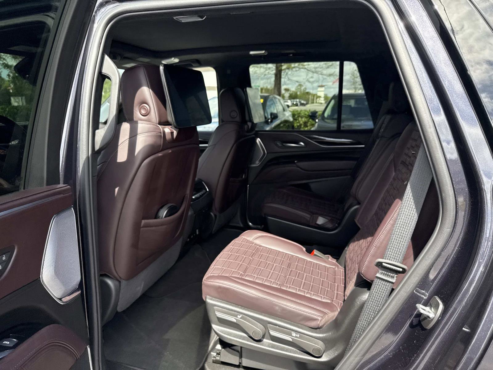 Certified 2024 Cadillac Escalade Sport Platinum w/ Heavy-Duty Trailer Package image 14