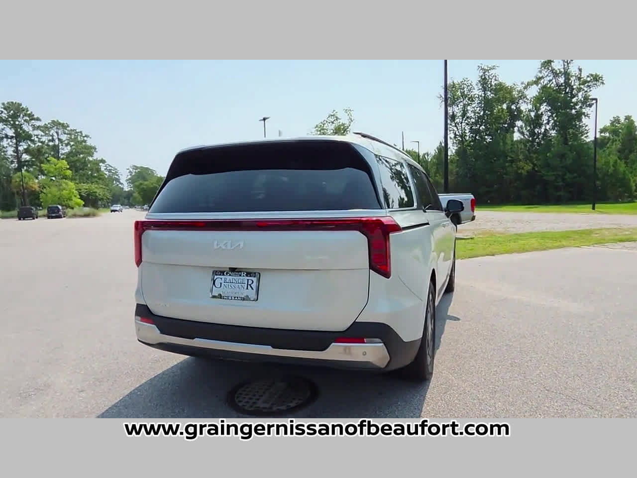 Used 2025 Kia Carnival SX FWD image 30
