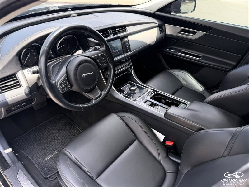 Used 2018 Jaguar XF Premium RWD image 16